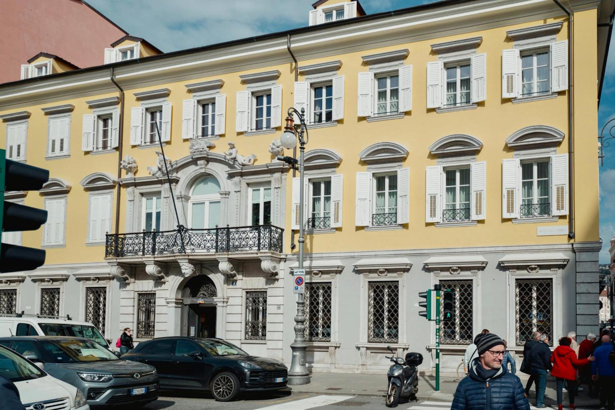 Casa Romano Suites Триест Екстериор снимка